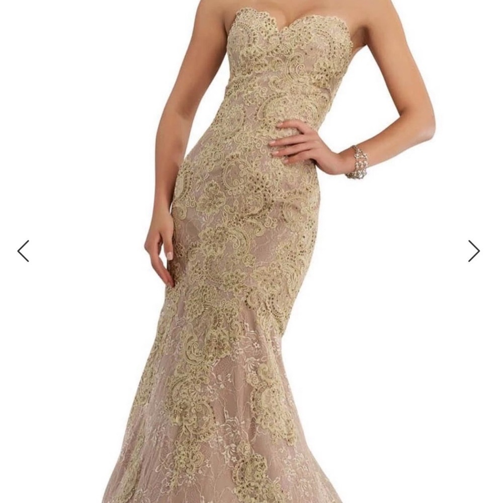 Magnificent dress very good condition
